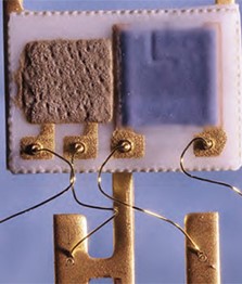 Hirox数字显微镜提供双光源照射,提供高度还原样品表面的色彩 Hirox数字显微镜提供双光源照射,提供高度还原样品表面的色彩